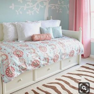 Serena and Lily Twin Duvet cover